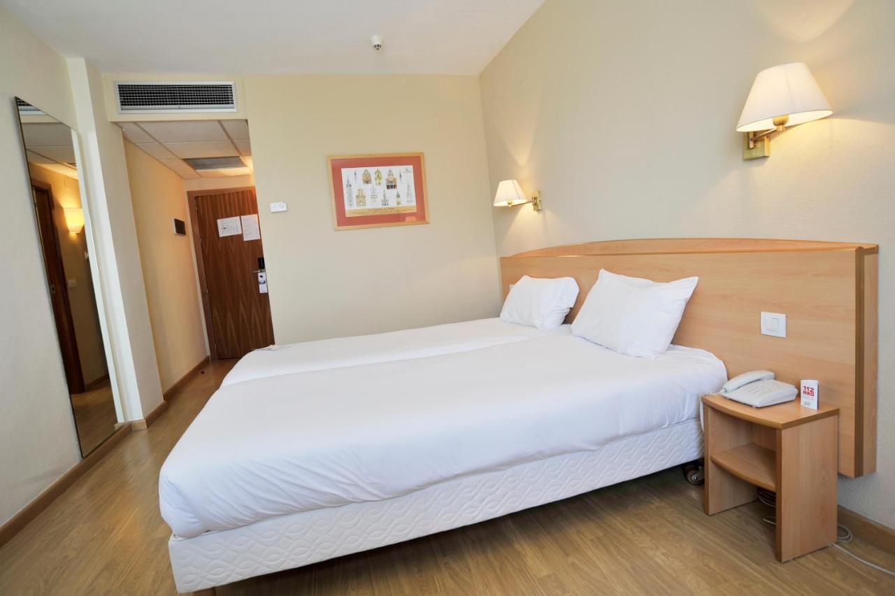 Travelodge Murcia Bagian luar foto